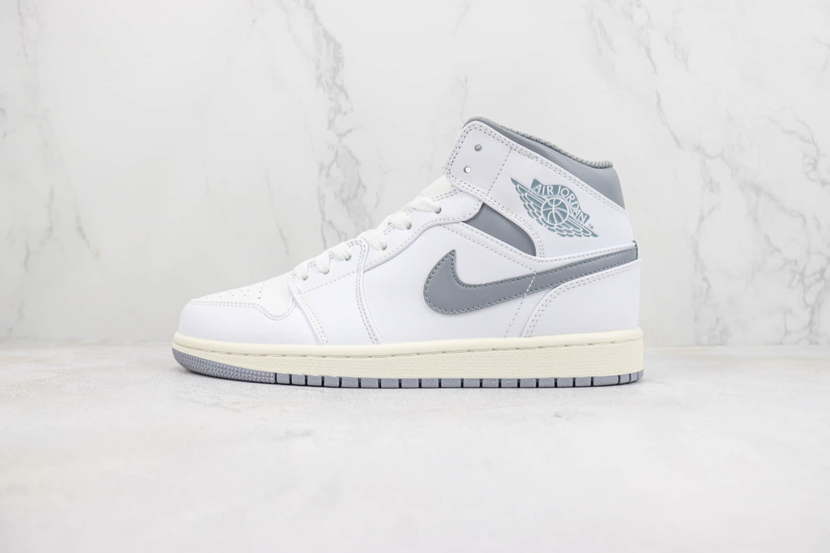 乔丹Air Jordan 1 Mid纯原版本中帮AJ1白灰色篮球鞋 莆田AJ货源 (ID:100105) - 图片1