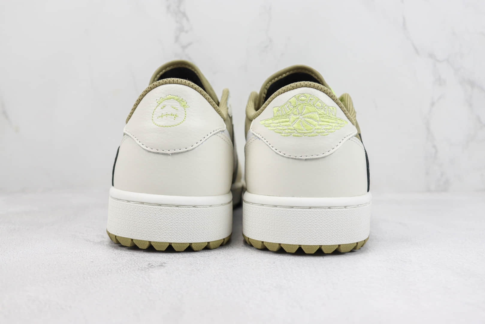 乔丹Travis Scott x Air Jordan 1 Low Golf纯原版本高尔夫AJ1低帮敏感内容联名橄榄绿白黑倒钩板鞋 莆田AJ货源 货号:FZ3124-200
