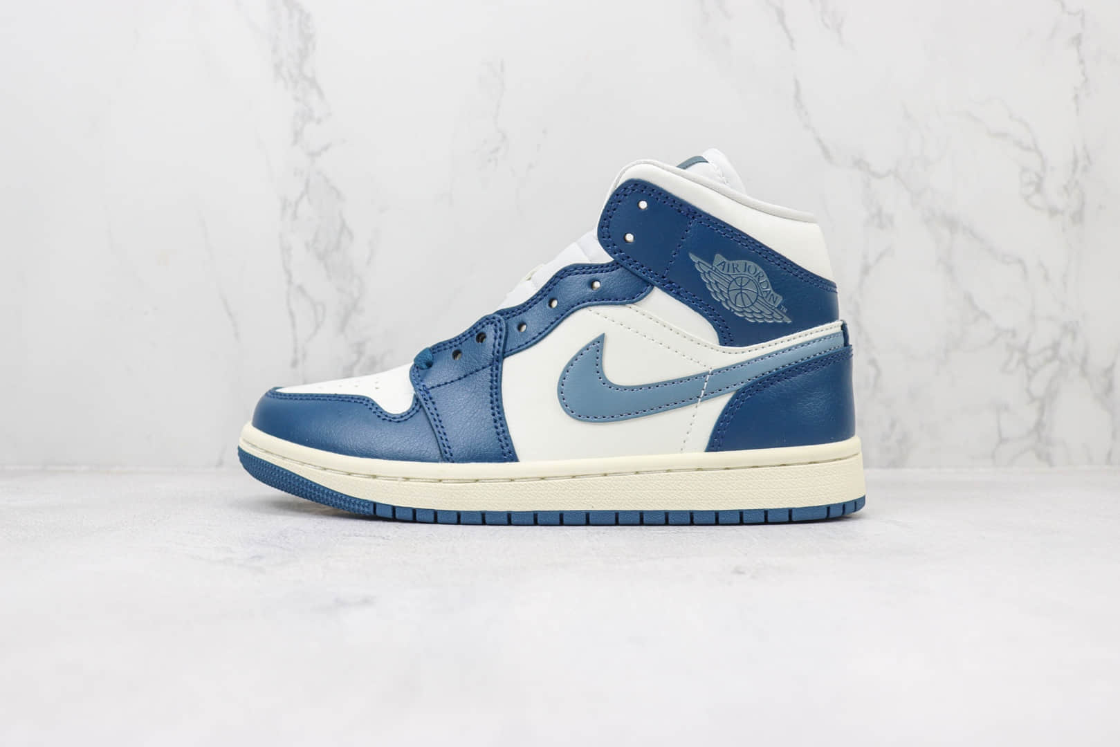 乔丹Air Jordan 1 Mid纯原版本中帮AJ1白深蓝篮球鞋 莆田AJ货源 (ID:100446) - 图片1