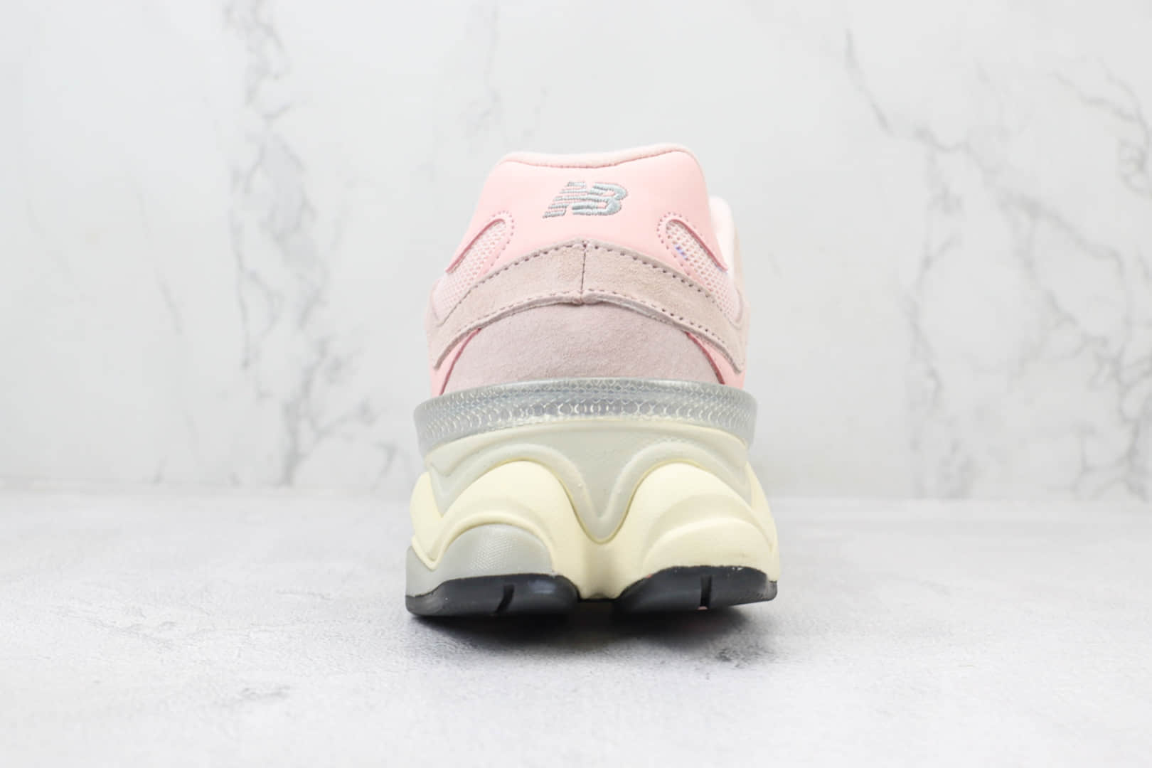 新百伦New Balance 9060纯原版本NB9060粉色复古慢跑鞋 莆田新百伦货源 货号:U9060CSP