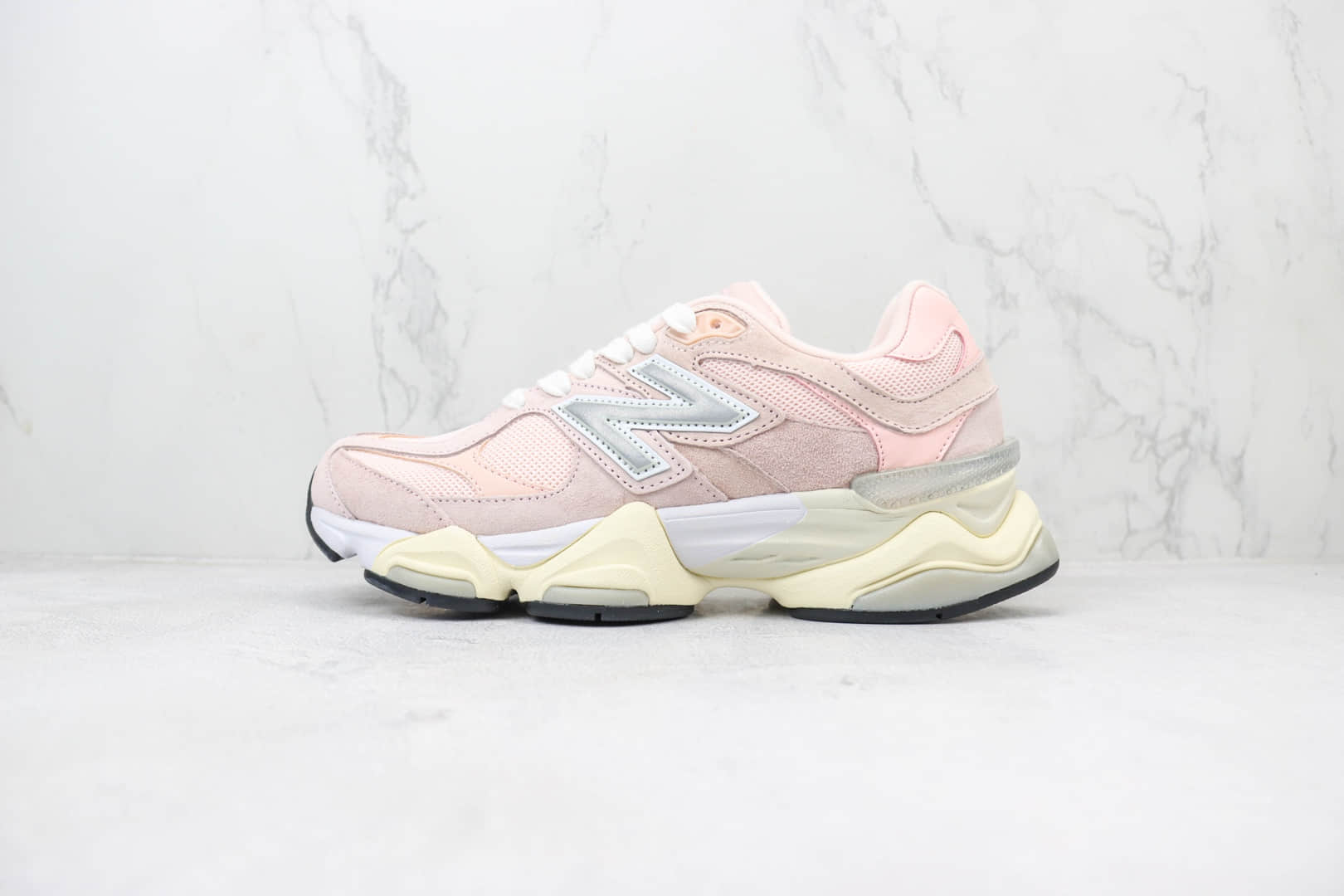 新百伦New Balance 9060纯原版本NB9060粉色复古慢跑鞋 莆田新百伦货源 货号:U9060CSP