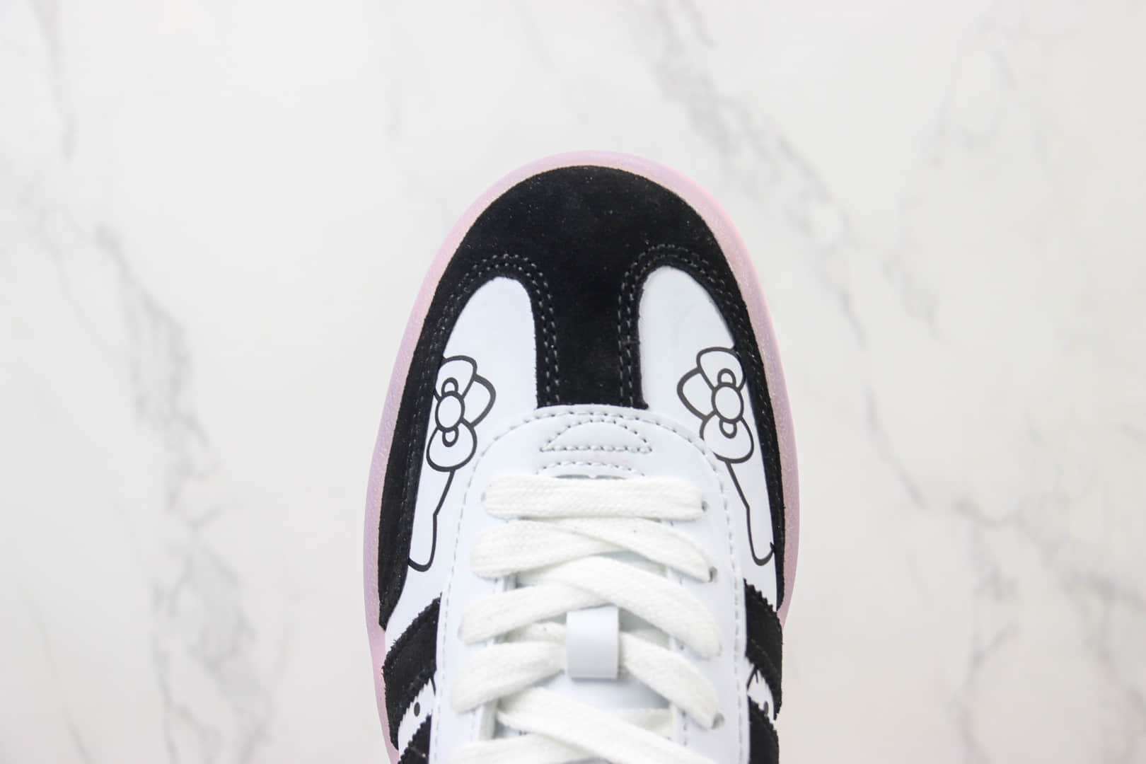 阿迪达斯KITH x Clarks x adidas Originals 8th Street Samba纯原版本凯蒂猫印花桑巴德训鞋 莆田阿迪达斯货源 货号:ID7295