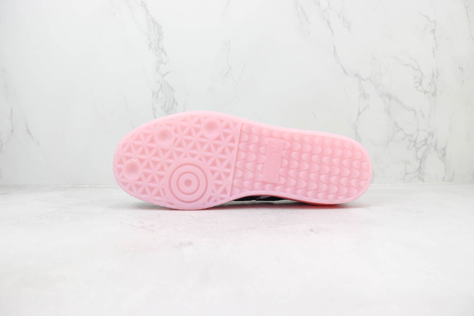 阿迪达斯KITH x Clarks x adidas Originals 8th Street Samba纯原版本凯蒂猫印花桑巴德训鞋 莆田阿迪达斯货源 货号:ID7295