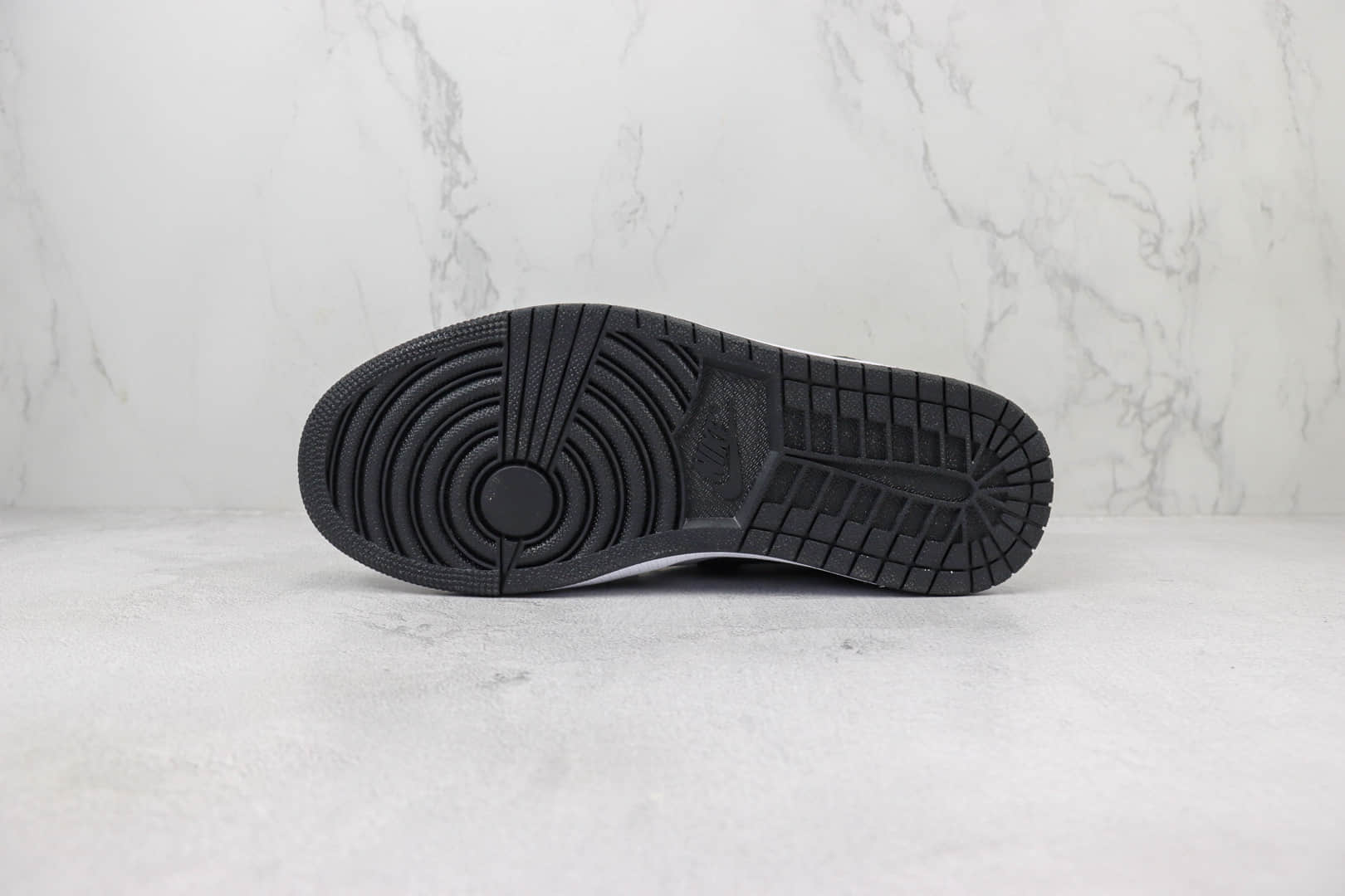 乔丹Air Jordan 1 Mid纯原版本中帮AJ1黑白爆裂纹篮球鞋 莆田AJ货源 货号:FB9911-001