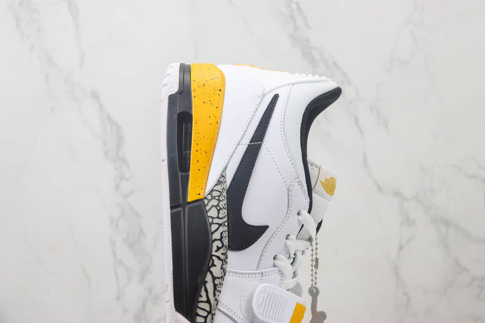 乔丹Air Jordan Legacy 312 Low纯原版本低帮AJ312白黑黄三合一篮球鞋 莆田耐克货源 货号:敏感内容7069-137