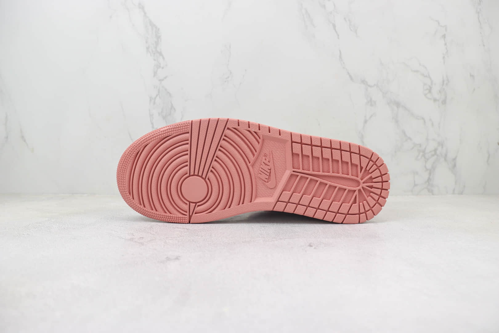 乔丹Air Jordan 1 Mid纯原版本中帮AJ1玫瑰粉篮球鞋 莆田复刻鞋货源 货号:FB9892-670