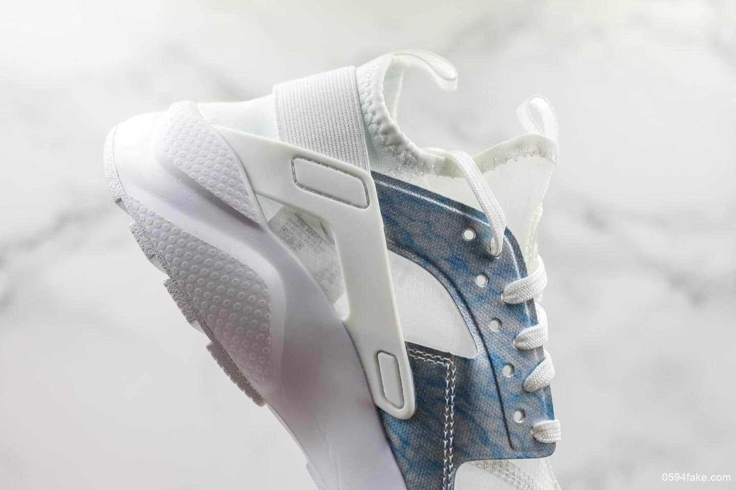耐克Nike Air Huarache Run Premium公司级华莱士4代网纱透气运动休闲跑鞋鞋面采用进口半透明网纱面料透气和弹性十足 货号:875868-003