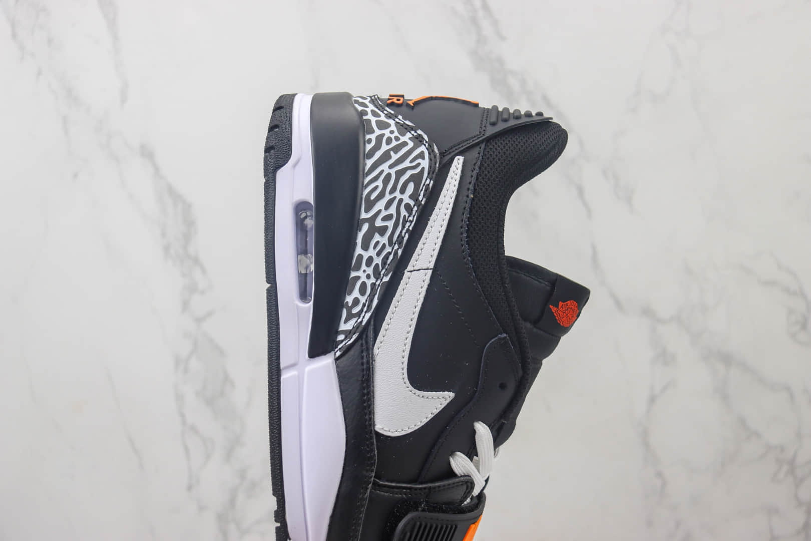 乔丹Air Jordan Legacy 312 Low纯原版本AJ312黑白橙三合一篮球鞋 莆田AJ货源 货号：敏感内容7069-011