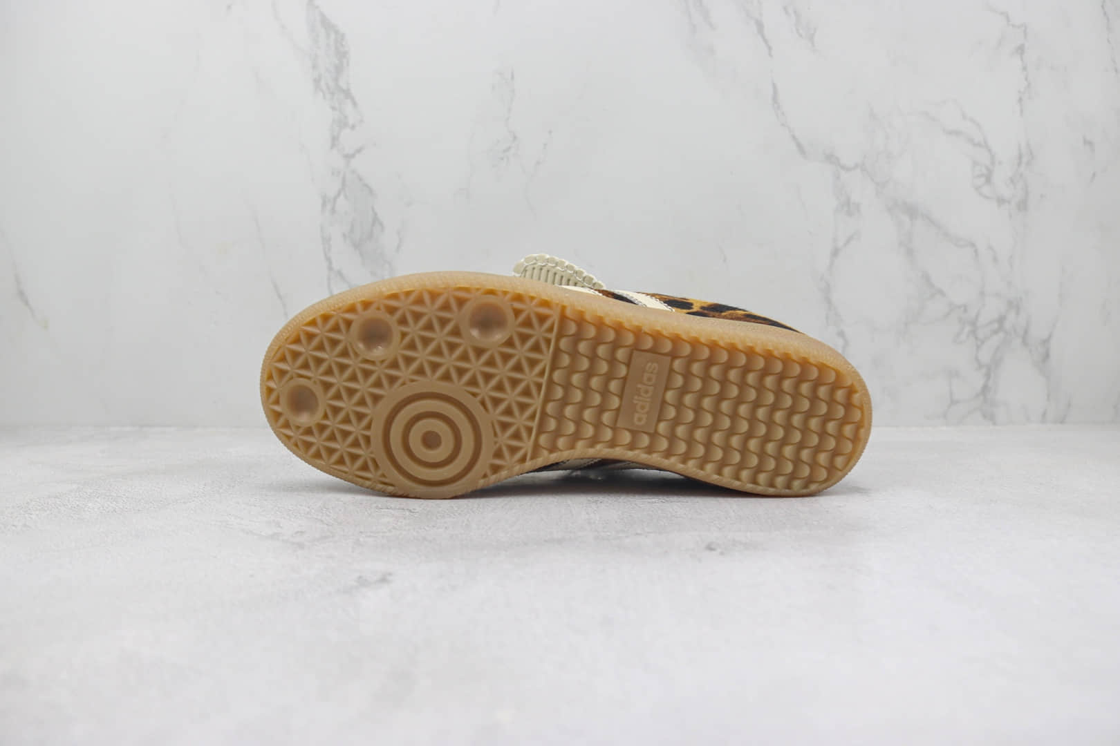 阿迪达斯Wales Bonner x adidas Originals Samba Pony Tonal纯原版本三叶草桑巴马毛豹纹德训鞋 莆田阿迪达斯货源 货号：IE0578