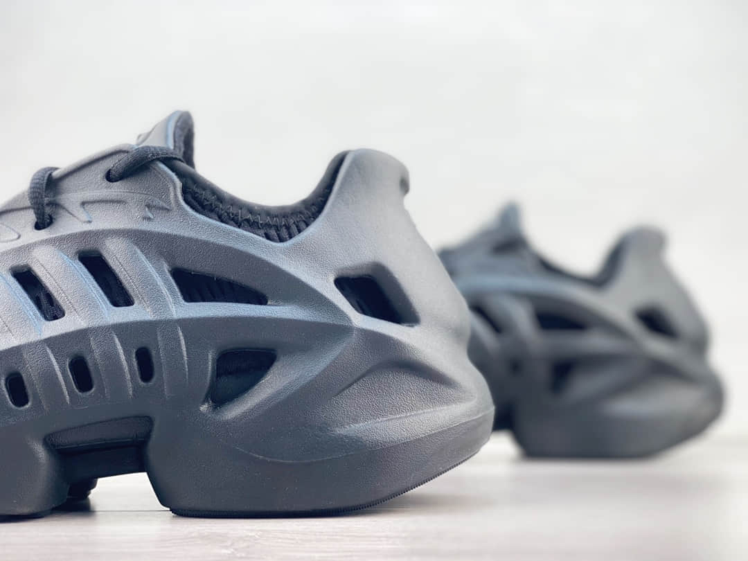 阿迪达斯adidas adiFOM Climacool “Triple Black”纯原版本黑色超轻一体清风洞洞鞋 莆田阿迪达斯货源 货号:IF3902