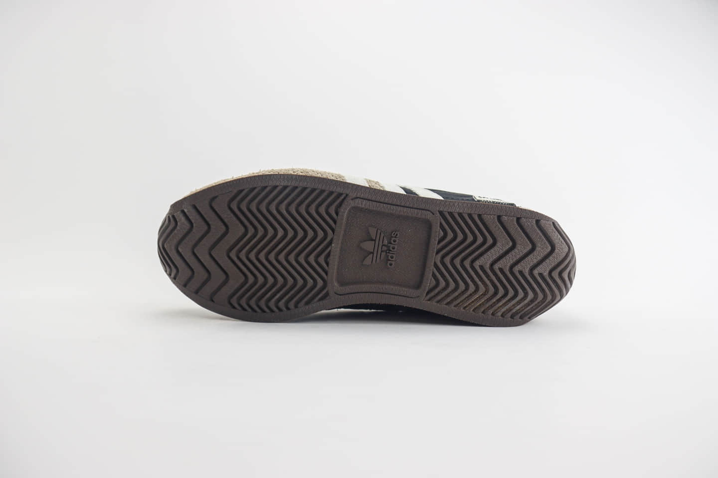 阿迪达斯SONG FOR THE MUTE x adidas originals Shadow turf纯原版本敏感内容TF联名三叶草黑棕色复古板鞋 莆田阿迪达斯货源 货号：ID3546
