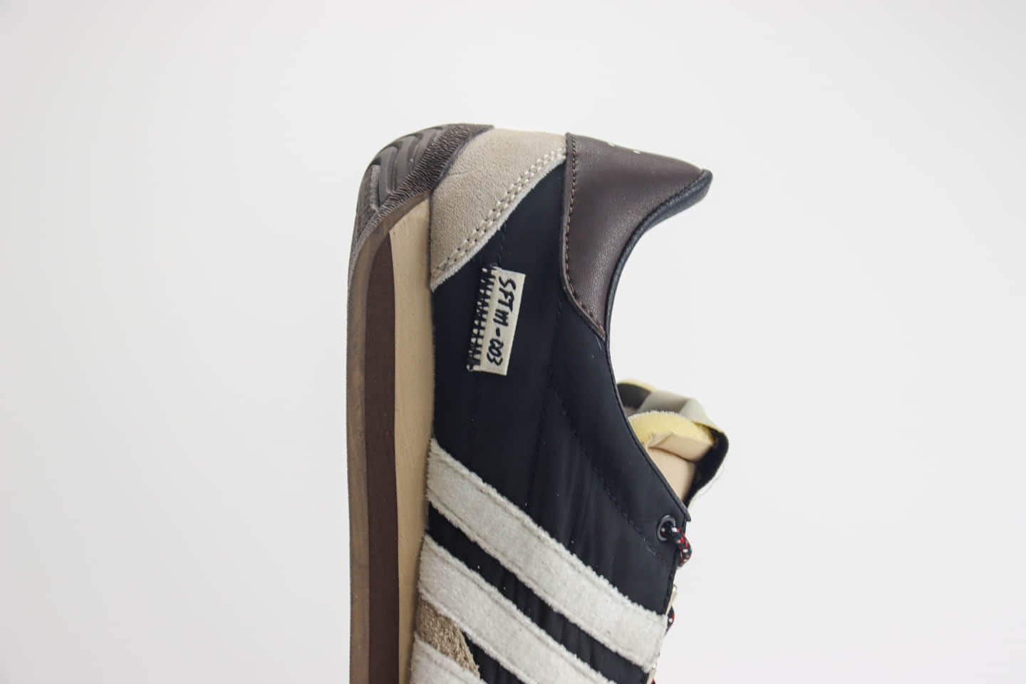 阿迪达斯SONG FOR THE MUTE x adidas originals Shadow turf纯原版本敏感内容TF联名三叶草黑棕色复古板鞋 莆田阿迪达斯货源 货号:ID3546