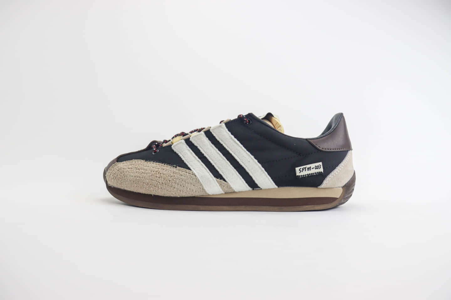 阿迪达斯SONG FOR THE MUTE x adidas originals Shadow turf纯原版本敏感内容TF联名三叶草黑棕色复古板鞋 莆田阿迪达斯货源 货号:ID3546