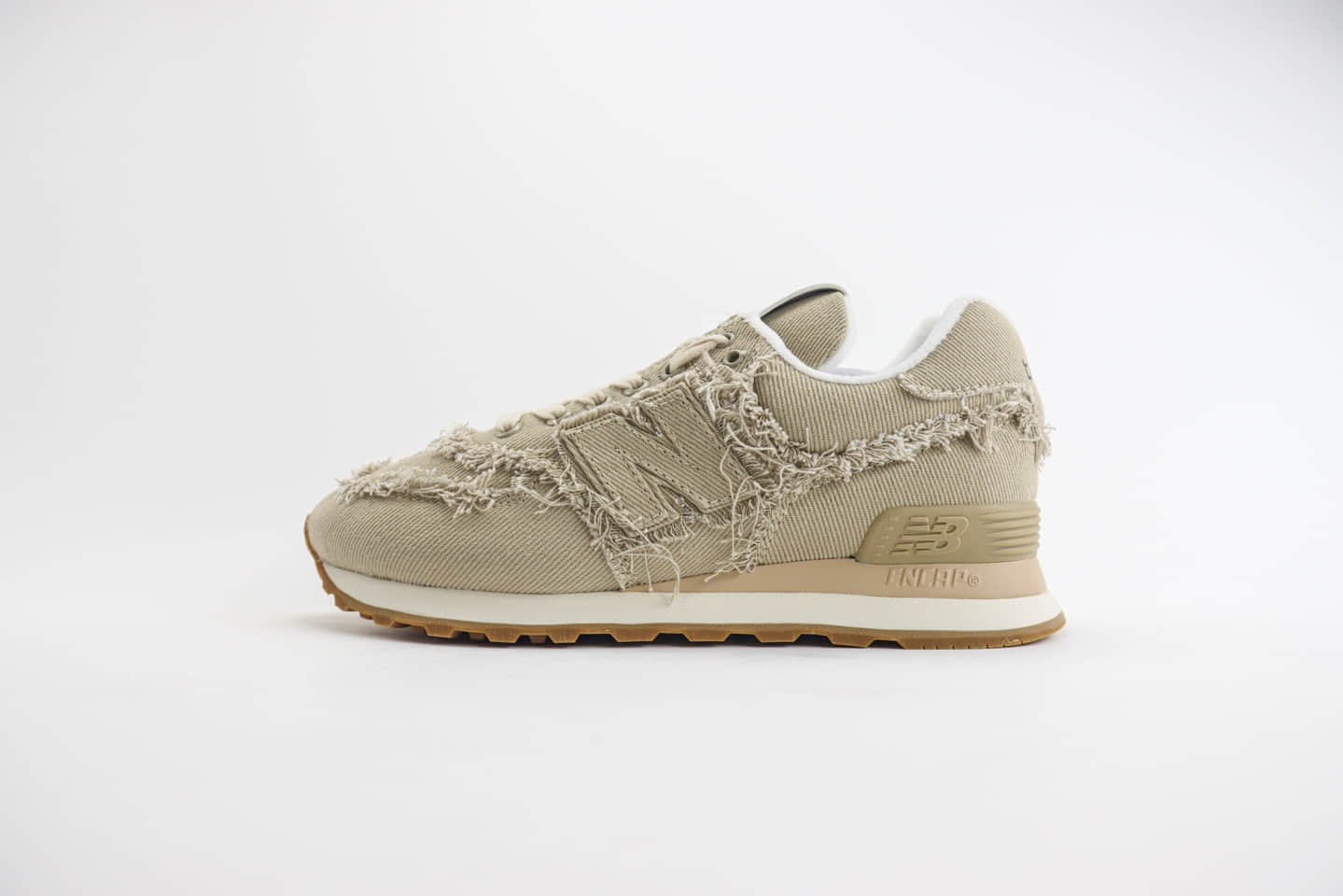 新百伦MiuMiu x New Balance 574纯原版本缪缪联名NB574卡其色磨毛丹宁运动鞋 莆田新百伦工厂