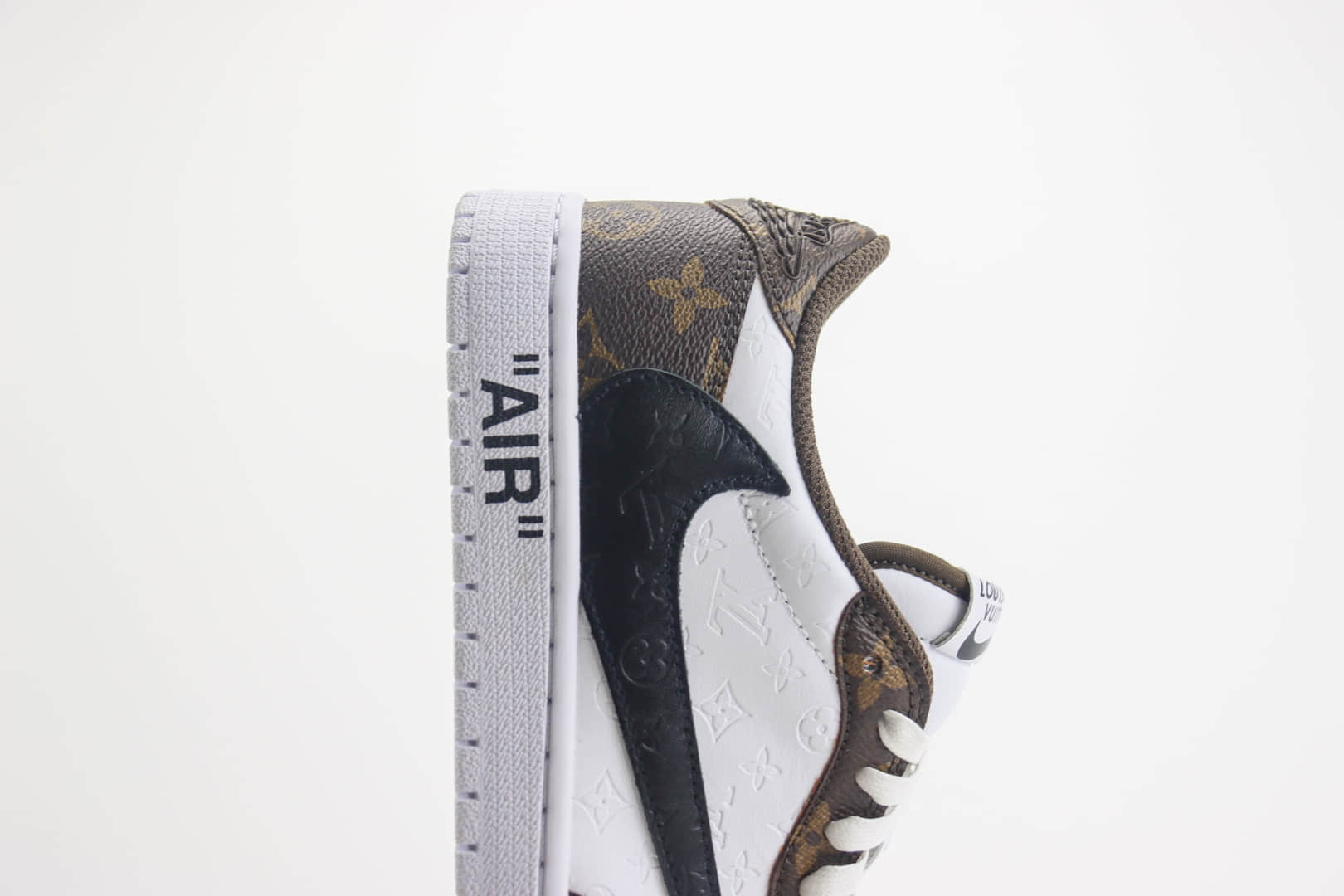 乔丹Louis Vuitton x Travis Scott x Air Jordan 1 Low纯原版本三方联名LV低帮AJ1白黑棕敏感内容倒勾板鞋 莆田耐克货源 货号:DL2403-002