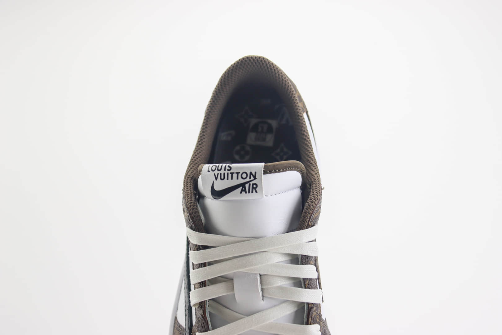 乔丹Louis Vuitton x Travis Scott x Air Jordan 1 Low纯原版本三方联名LV低帮AJ1白黑棕敏感内容倒勾板鞋 莆田耐克货源 货号:DL2403-002
