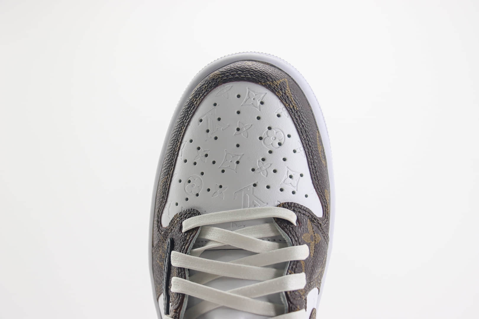 乔丹Louis Vuitton x Travis Scott x Air Jordan 1 Low纯原版本三方联名LV低帮AJ1白黑棕敏感内容倒勾板鞋 莆田耐克货源 货号:DL2403-002