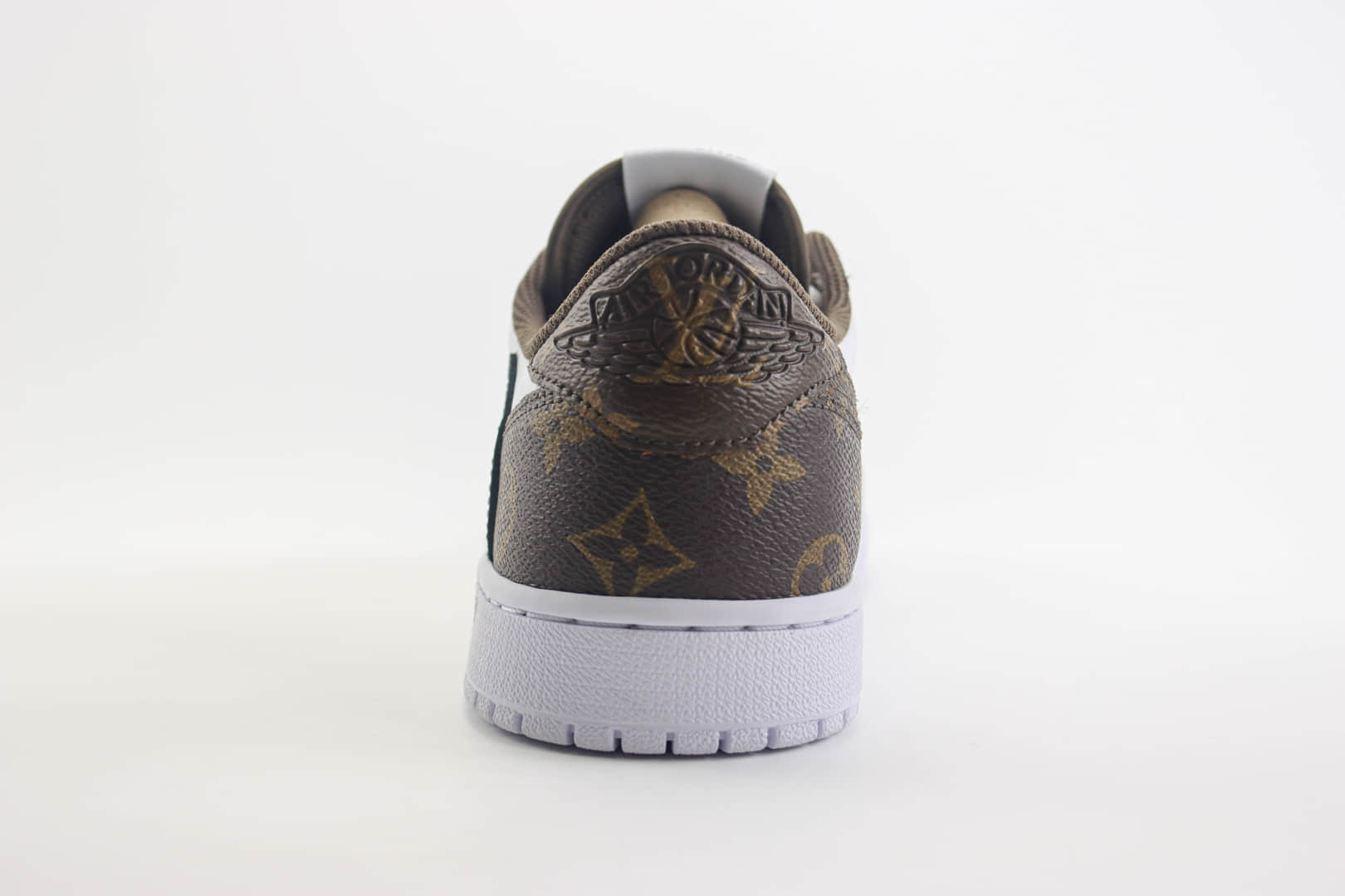 乔丹Louis Vuitton x Travis Scott x Air Jordan 1 Low纯原版本三方联名LV低帮AJ1白黑棕敏感内容倒勾板鞋 莆田耐克货源 货号:DL2403-002
