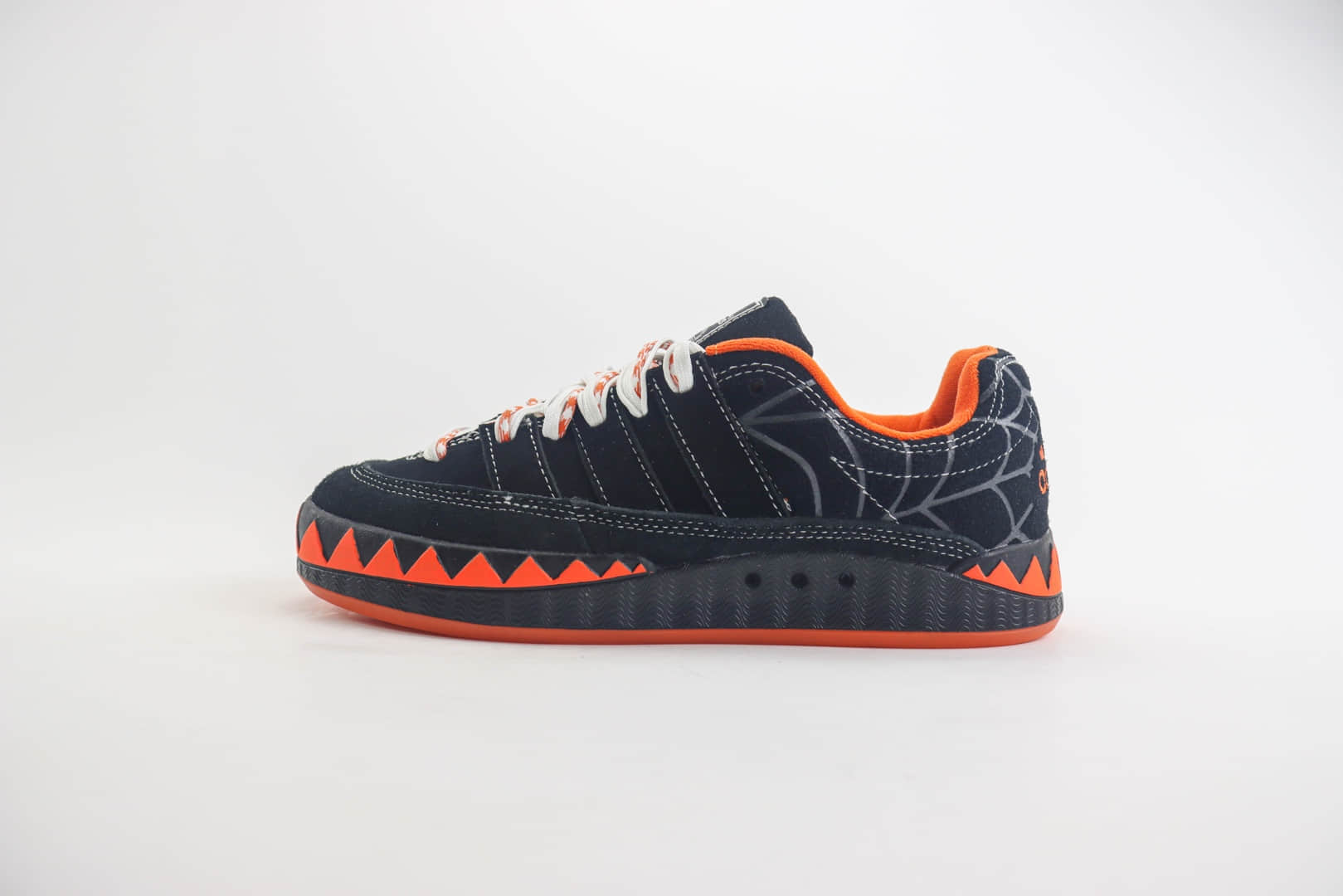 阿迪达斯Human Made x adidas Adimatic Low纯原版本马蒂奇系列黑橙色鲨鱼面包鞋 莆田复刻鞋货源 (ID:102870) - 图片1