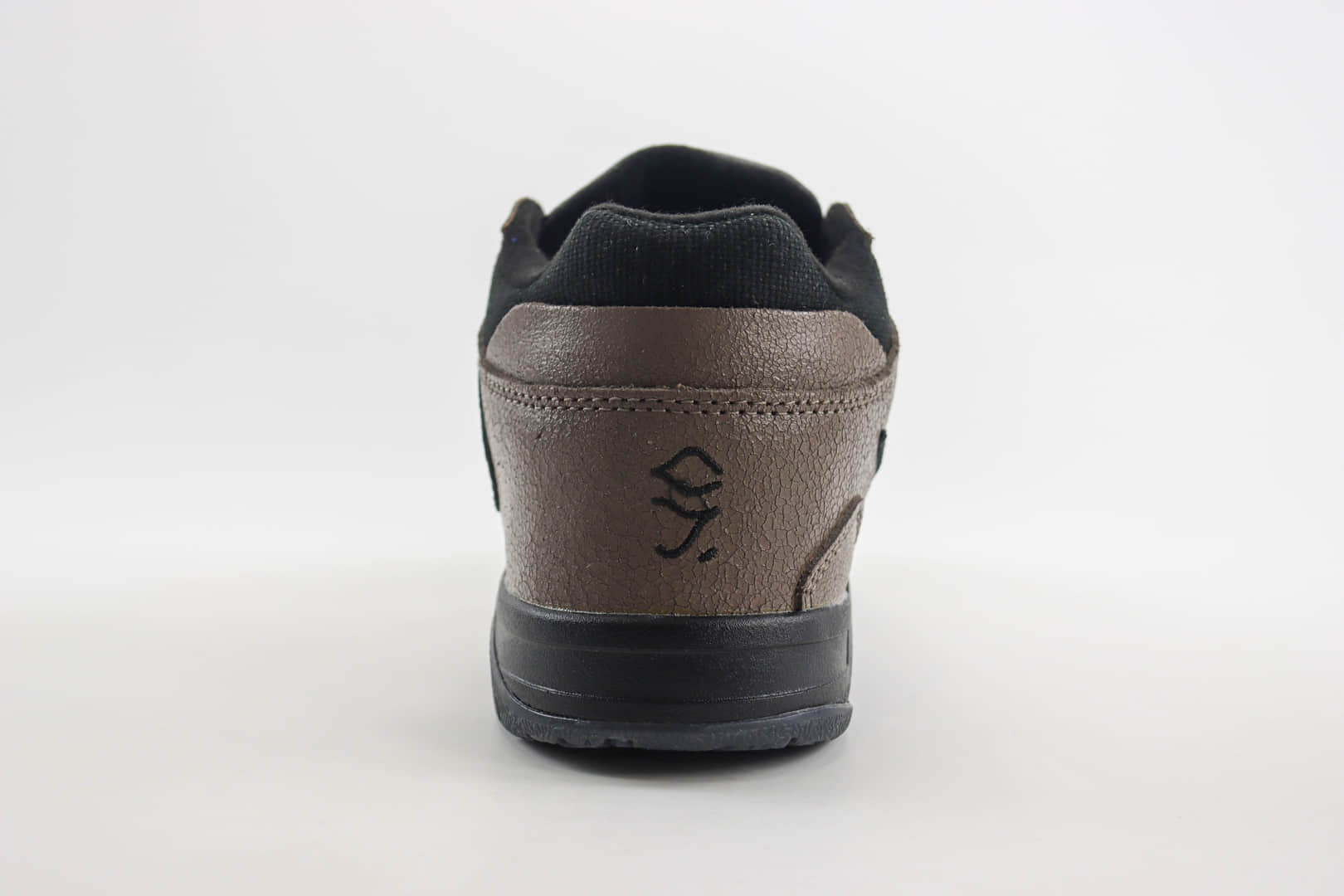 乔丹Travis Scott x Jordan Cut The Check TR纯原版本敏感内容联名黑棕色倒勾篮球鞋 莆田复刻鞋货源 货号：FZ8117-102