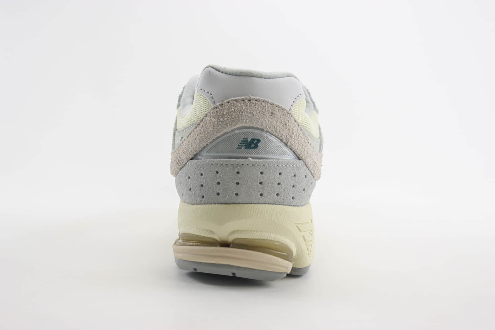 新百伦New Balance 2002R纯原版本NB2002R浅米灰复古跑鞋 莆田新百伦货源 货号：M2002REK