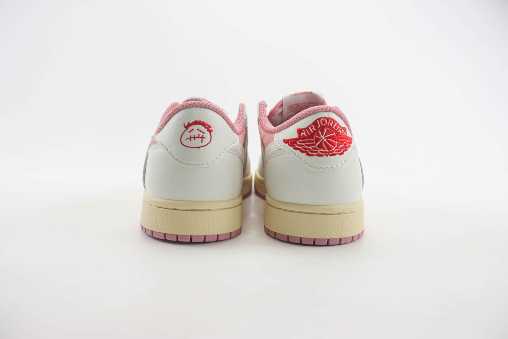 耐克Travis Scott x Air Jordan 1 Low纯原版本低帮AJ1桃粉白倒钩敏感内容联名板鞋 莆田耐克工厂 货号：DM7866-600