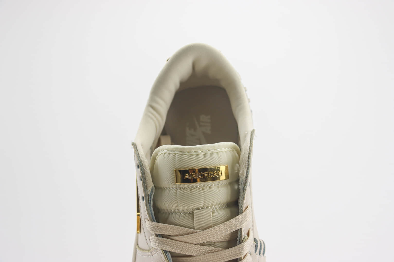 乔丹Air Jordan 1 Low纯原版本低帮AJ1米白金勾板鞋 莆田AJ货源 货号:FN5032-200