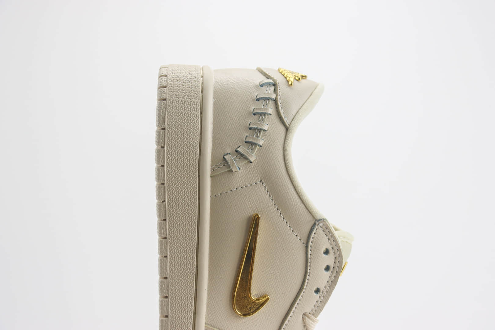 乔丹Air Jordan 1 Low纯原版本低帮AJ1米白金勾板鞋 莆田AJ货源 货号:FN5032-200