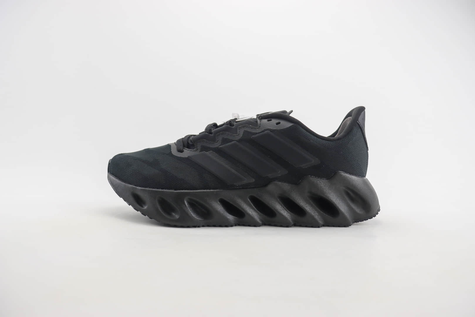 阿迪达斯adidas Switch FWD纯原版本阿尔法黑武士爆米花跑鞋 莆田阿迪达斯工厂 货号:ID1779