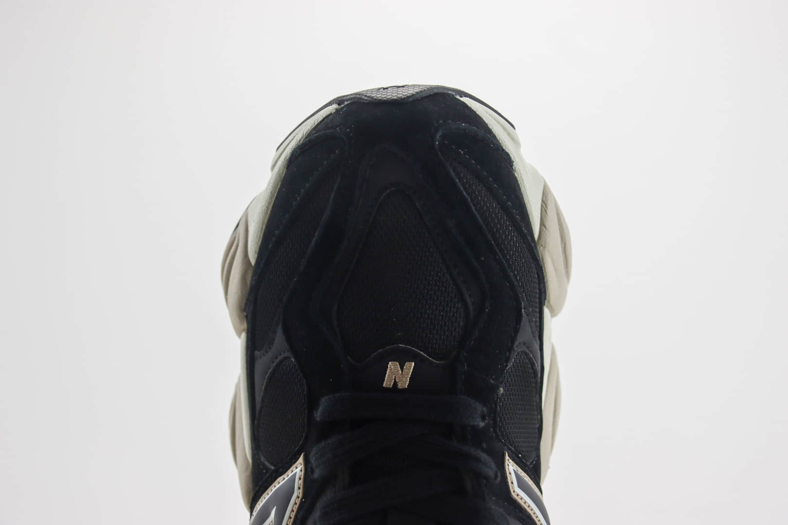 新百伦New Balance 9060纯原版本黑色NB9060复古慢跑鞋 莆田新百伦货源 货号:U9060UBY