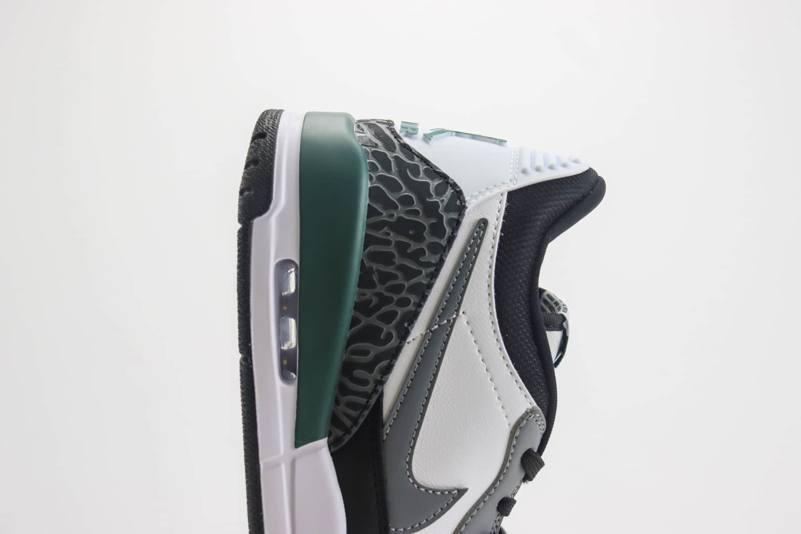 乔丹Air Jordan Legacy 312 Low纯原版本黑白绿AJ312三合一篮球鞋 莆田AJ货源 货号：敏感内容7069-131