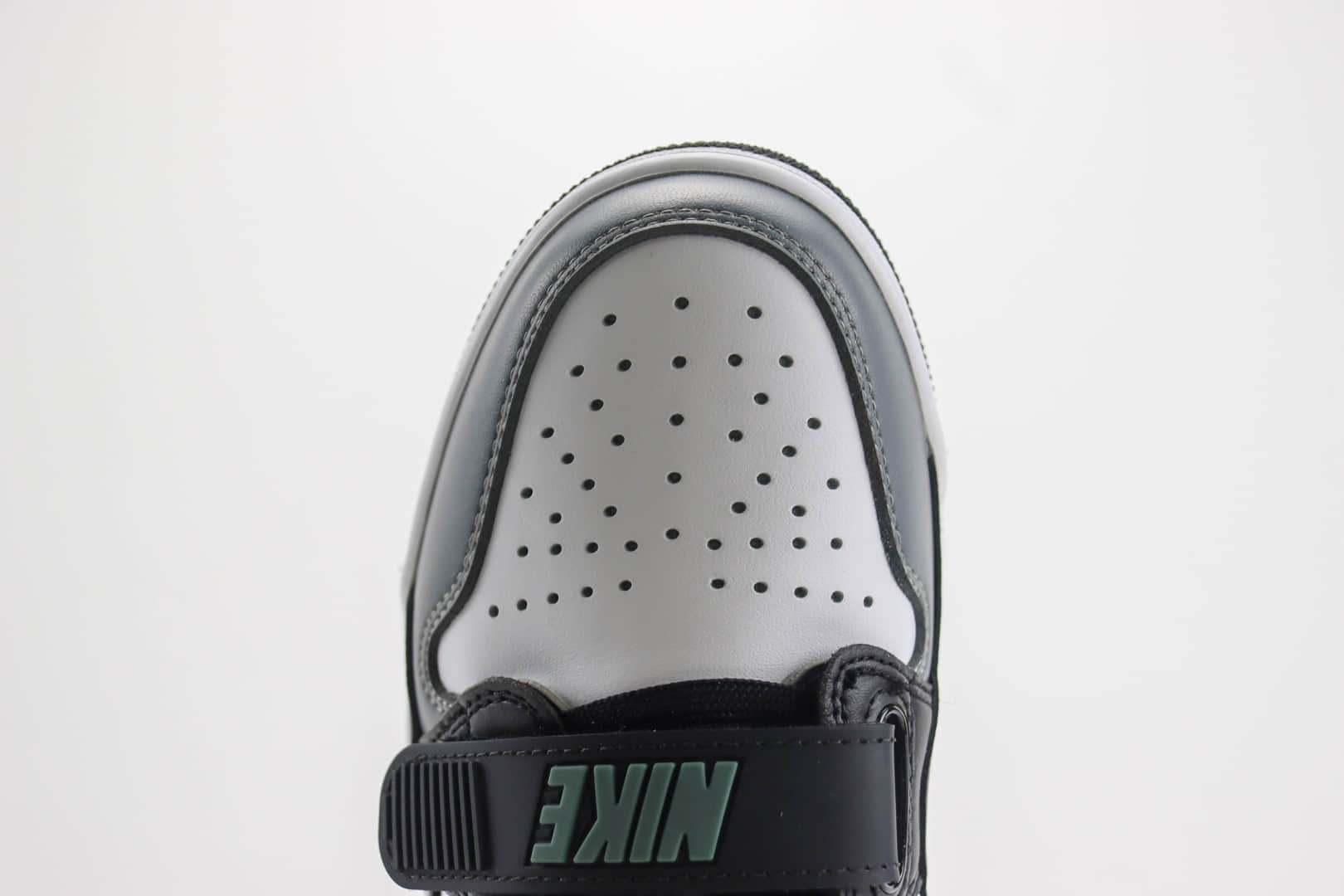 乔丹Air Jordan Legacy 312 Low纯原版本黑白绿AJ312三合一篮球鞋 莆田AJ货源 货号：敏感内容7069-131
