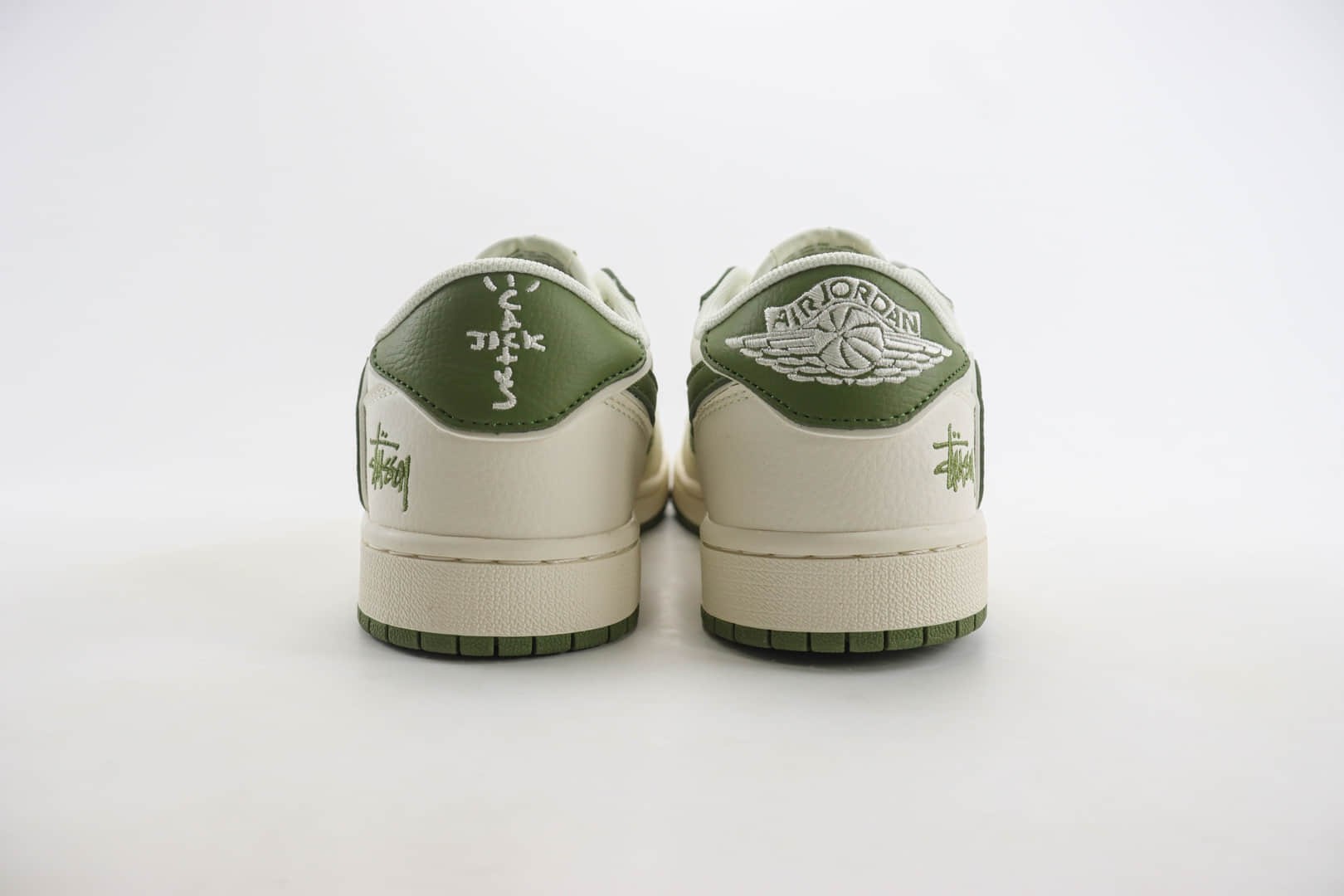 乔丹Stussy x Air Jordan 1 Low纯原版本斯图西联名AJ1白绿倒钩板鞋 莆田AJ货源 货号:DM6688-602