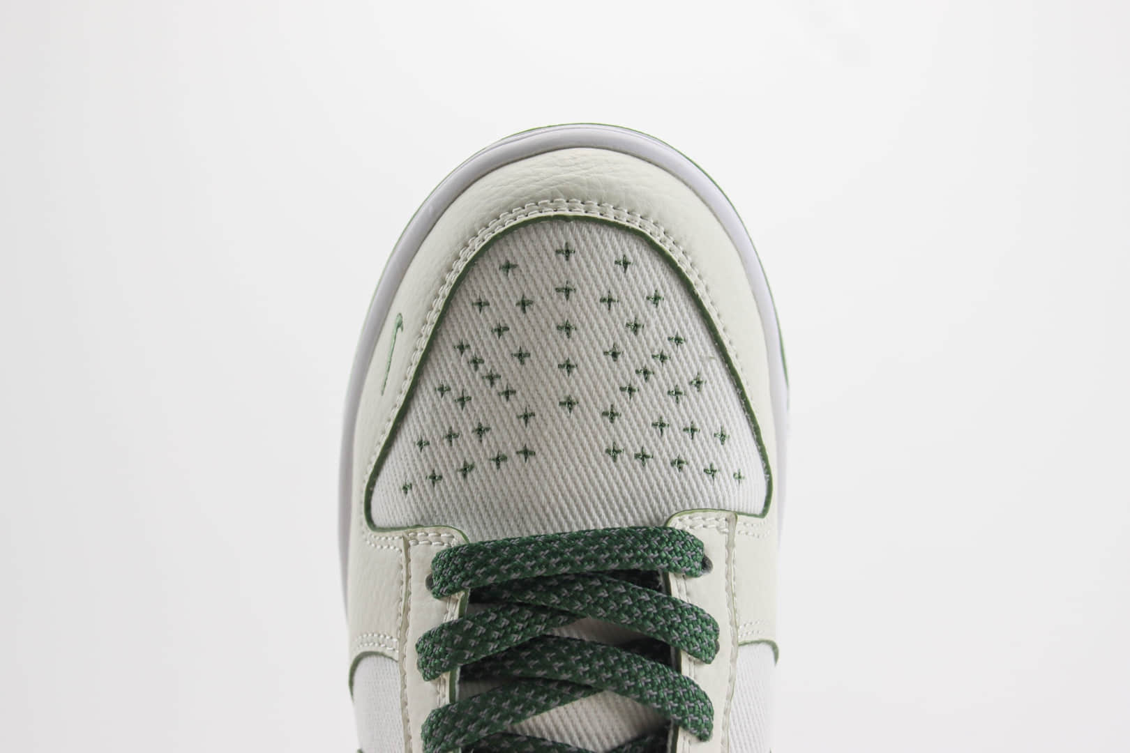 耐克Nike SB Dunk Low纯原版本低帮DUNK川久保玲联名款板鞋 莆田DUNK工厂 货号:KK1888-010 耐克Nike SB Dunk Low纯原版本低帮DUNK川久保玲联名款板鞋 莆田DUNK工厂 货号:KK1888-010