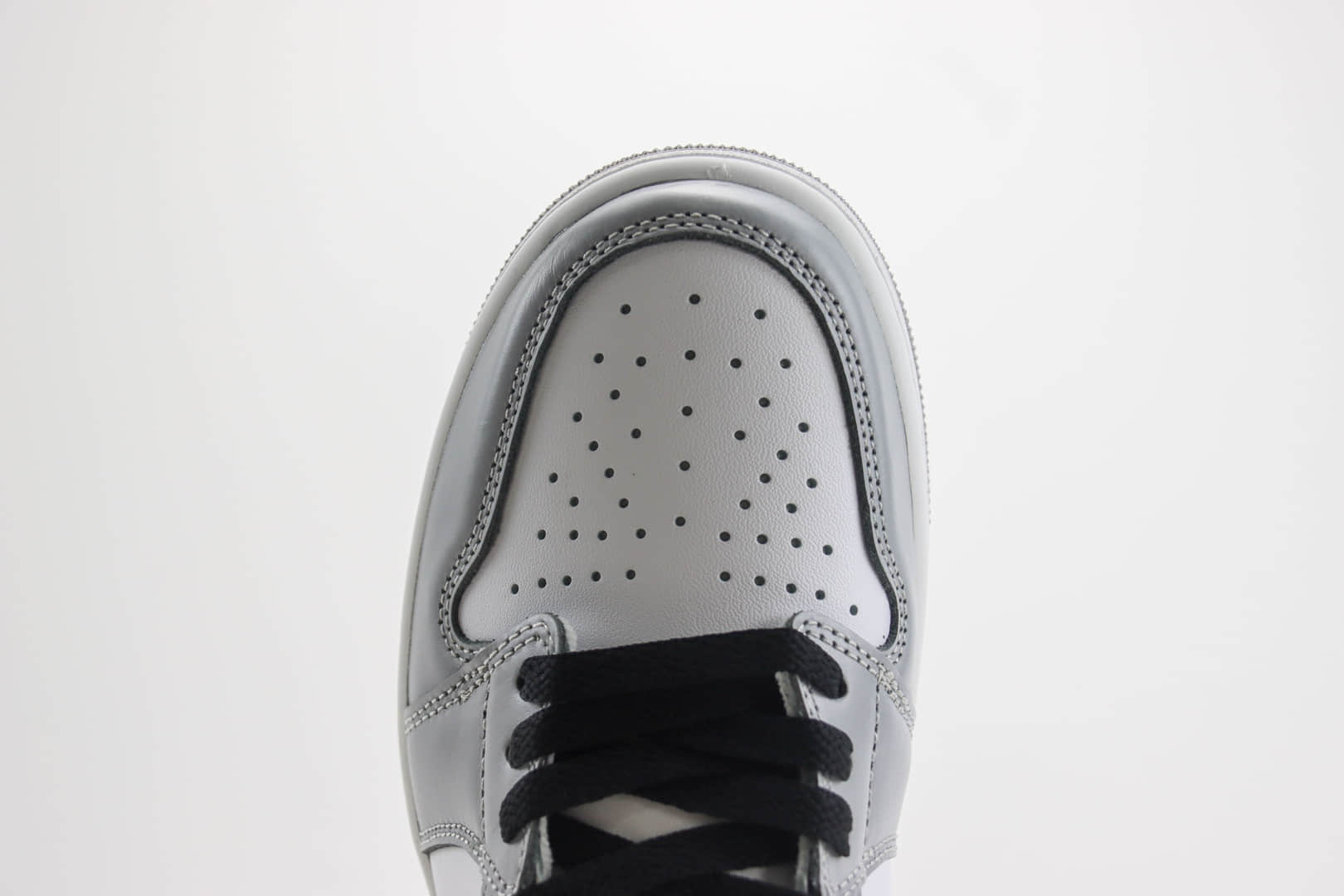 乔丹Air Jordan AJ1 Low Golf纯原版本低帮AJ1高尔夫白灰黑勾板鞋 莆田AJ1货源 货号:CZ0790-110 乔丹Air Jordan AJ1 Low Golf纯原版本低帮AJ1高尔夫白灰黑勾板鞋 莆田AJ1货源 货号:CZ0790-110