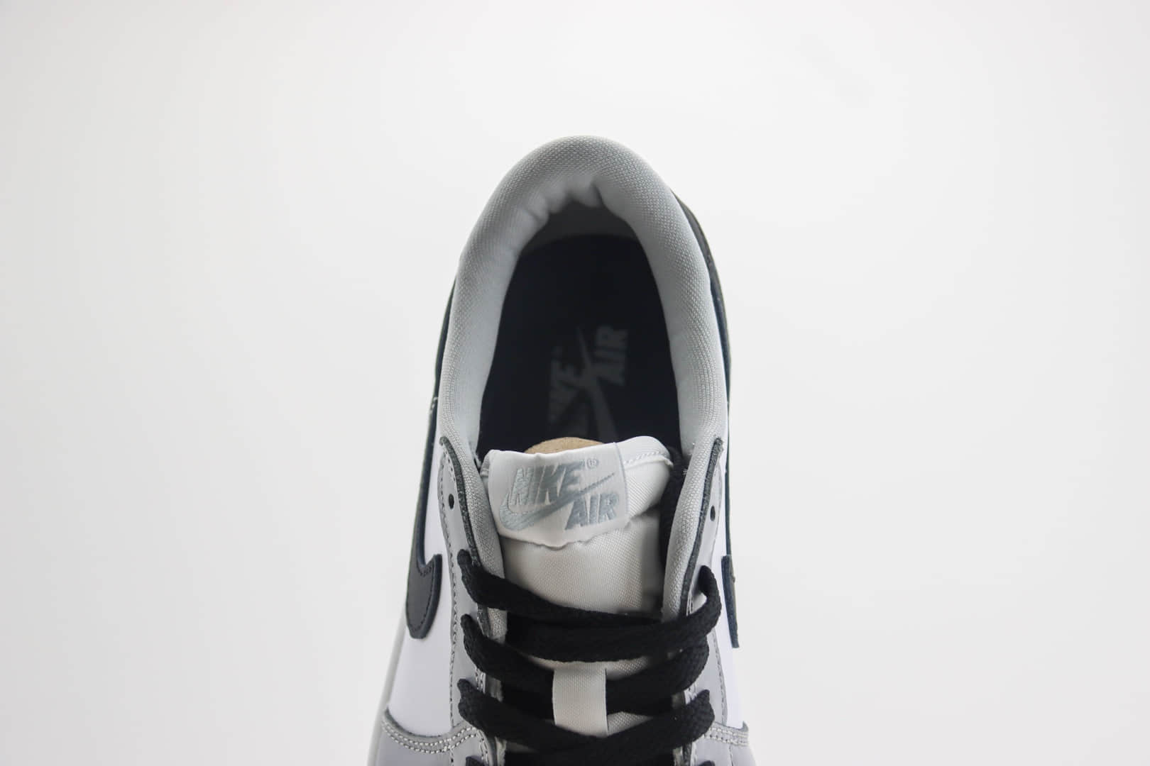 乔丹Air Jordan AJ1 Low Golf纯原版本低帮AJ1高尔夫白灰黑勾板鞋 莆田AJ1货源 货号:CZ0790-110 乔丹Air Jordan AJ1 Low Golf纯原版本低帮AJ1高尔夫白灰黑勾板鞋 莆田AJ1货源 货号:CZ0790-110