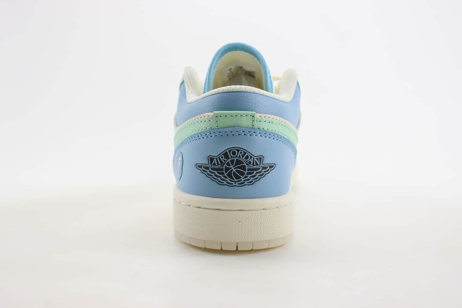 乔丹Air Jordan AJ1 Low X BAPE纯原版本猿人头联名款低帮AJ1板鞋 莆田AJ货源 货号:JJ8688-006 乔丹Air Jordan AJ1 Low X BAPE纯原版本猿人头联名款低帮AJ1板鞋 莆田AJ货源 货号:JJ8688-006