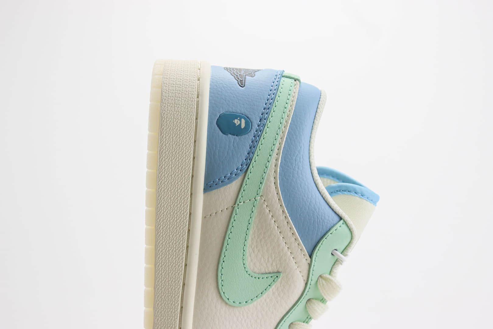 乔丹Air Jordan AJ1 Low X BAPE纯原版本猿人头联名款低帮AJ1板鞋 莆田AJ货源 货号:JJ8688-006 乔丹Air Jordan AJ1 Low X BAPE纯原版本猿人头联名款低帮AJ1板鞋 莆田AJ货源 货号:JJ8688-006