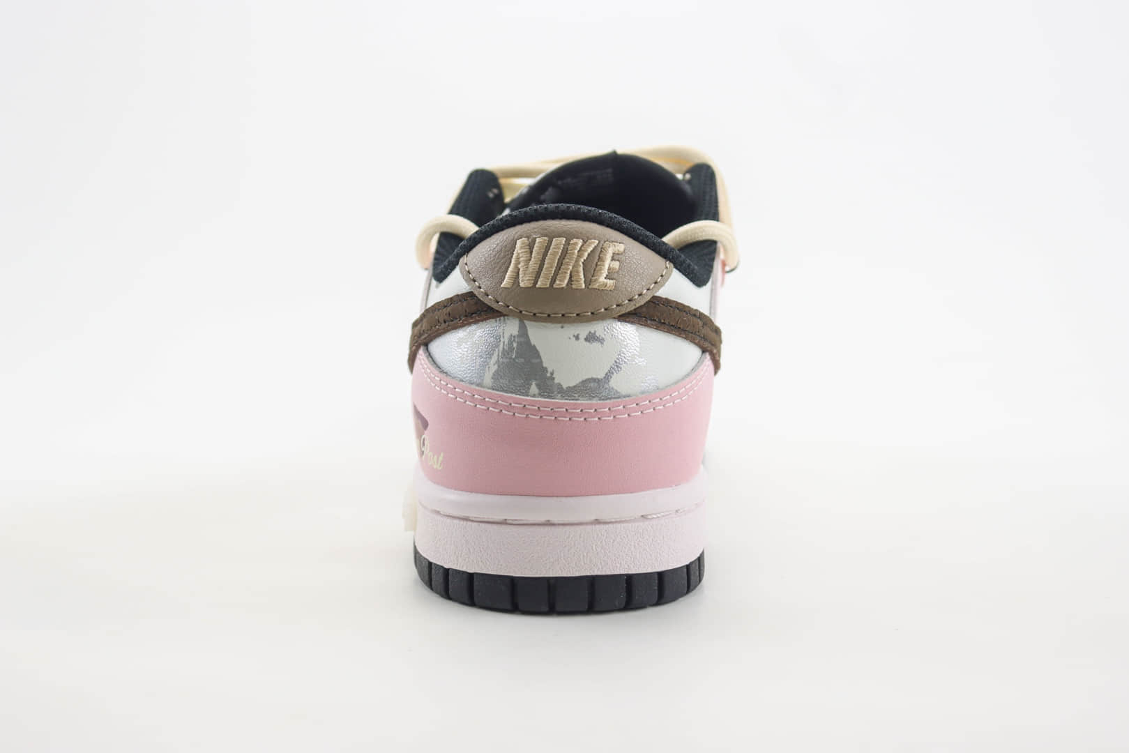耐克Nike SB Dunk Low纯原版本低帮DUNK熊猫恶作剧白粉敏感内容人节限定板鞋 莆田DUNK货源 货号：CW1590-100