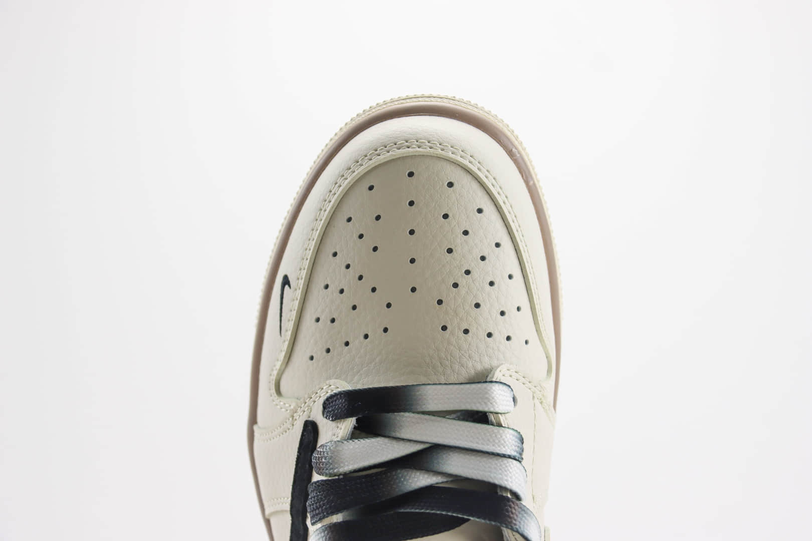 乔丹Travis Scott x Fragment Design x Air Jordan 1 Low纯原版本低帮AJ1闪电联名敏感内容米黑双拼板鞋 莆田AJ货源 货号：CF3688-018
