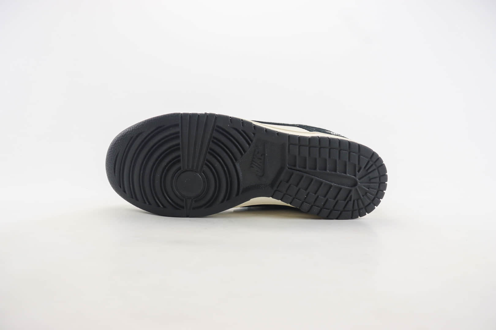 耐克Stussy x Nike SB Dunk Low纯原版本斯图西联名SB Dunk米黑色低帮滑板板鞋 莆田耐克工厂 货号:BB9898-008