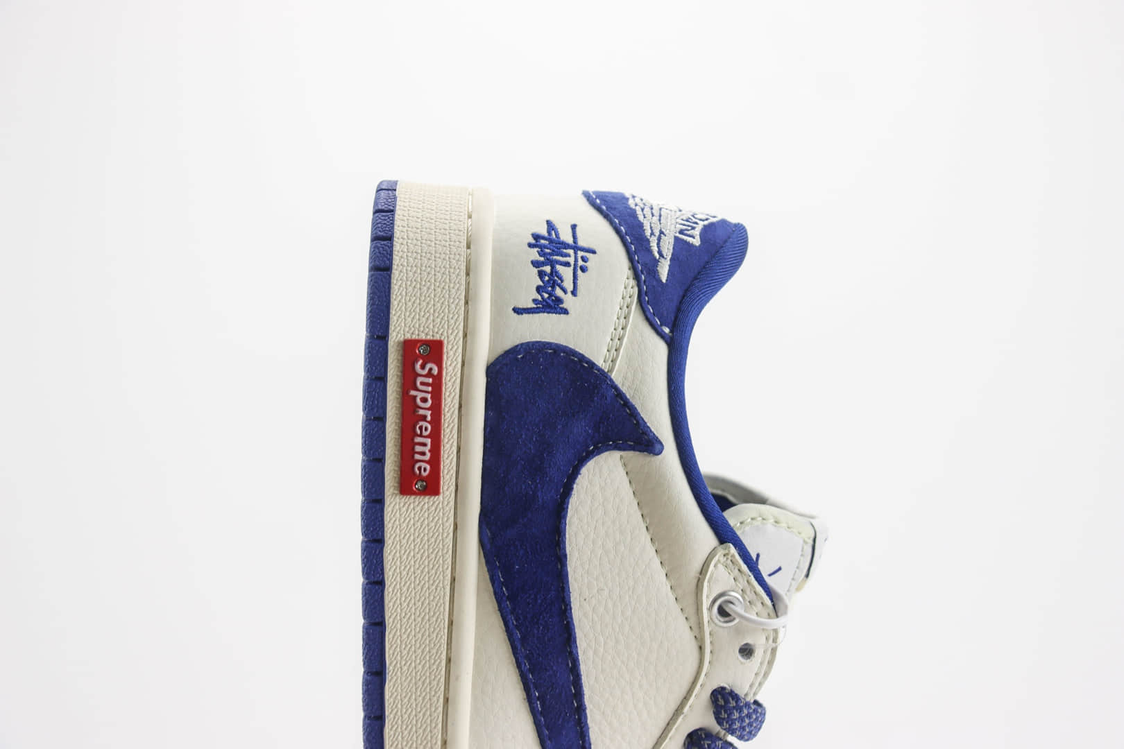 乔丹Stussy x Supreme x Air Jordan 1 Low纯原版本斯图西联名AJ1白蓝翻毛勾板鞋 莆田AJ货源 货号:SJ2068-127
