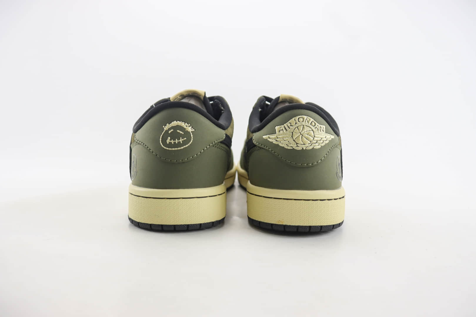 乔丹Moncler x Air Jordan 1 Low纯原版本蒙口联名AJ1军绿黑勾低帮板鞋 莆田天花板AJ1 货号:CH6336-007
