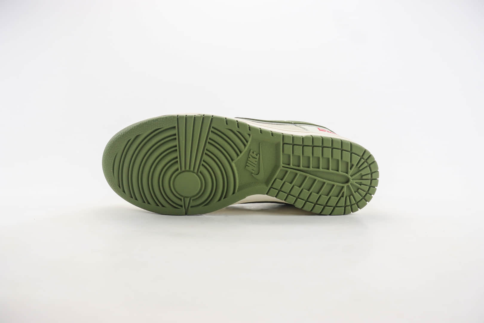 耐克Supreme x Nike SB Dunk Low纯原版本低帮SB Dunk白绿双小勾板鞋 莆田耐克货源 货号:XX2025-689