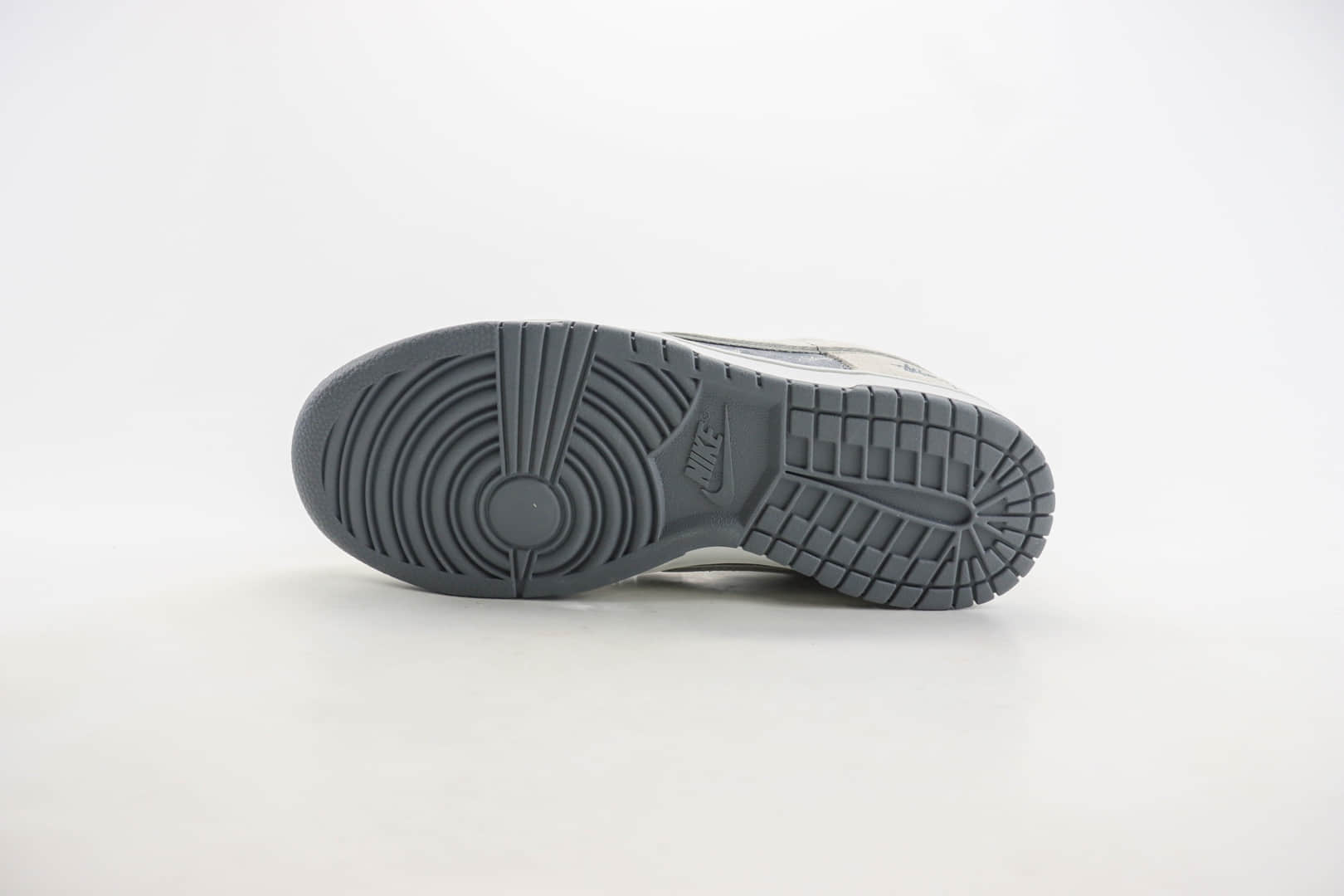 耐克Stussy x Nike SB Dunk Low纯原版本斯图西联名SB Dunk米灰色滑板板鞋 莆田耐克批发 货号:XX2025-578
