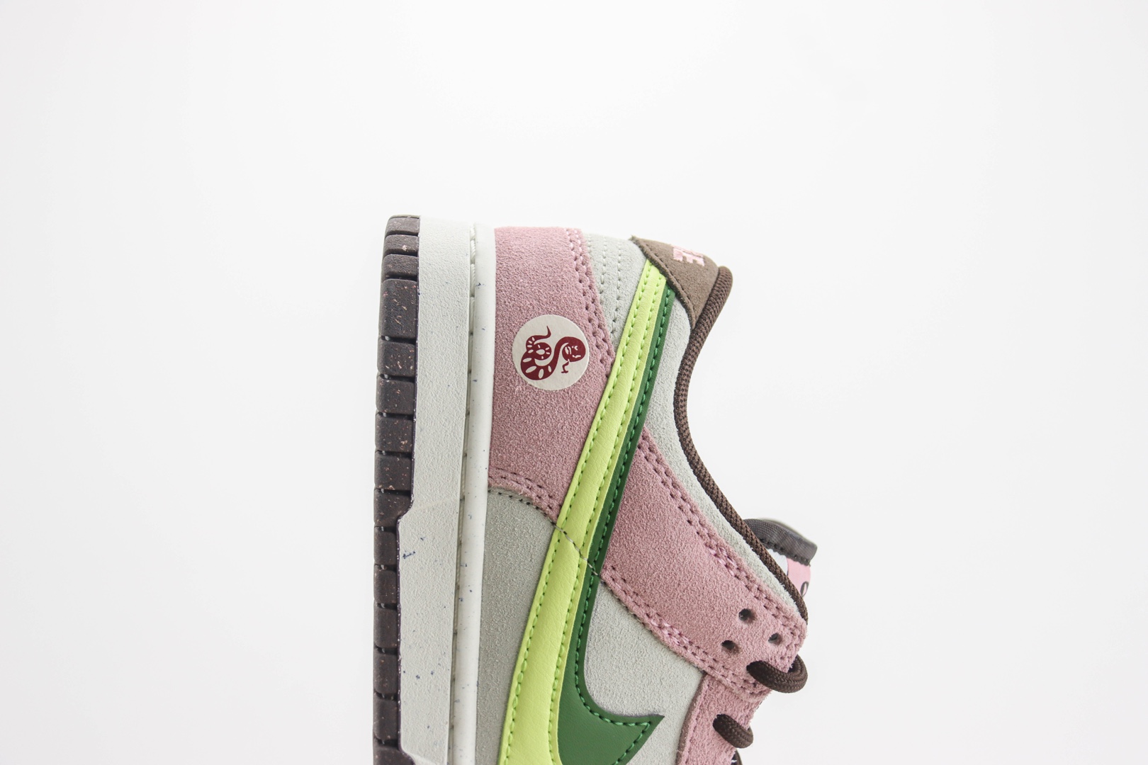 耐克Nike SB Dunk Low纯原版本低帮SB Dunk蛇年限定粉蛇滑板板鞋 莆田耐克货源 货号:HV1799-161