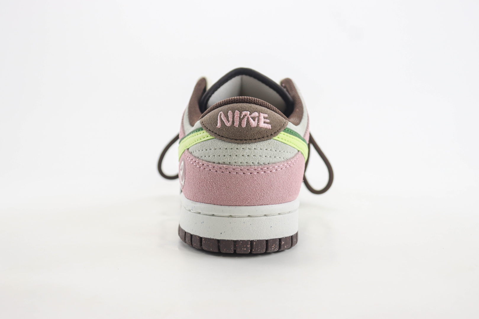 耐克Nike SB Dunk Low纯原版本低帮SB Dunk蛇年限定粉蛇滑板板鞋 莆田耐克货源 货号:HV1799-161