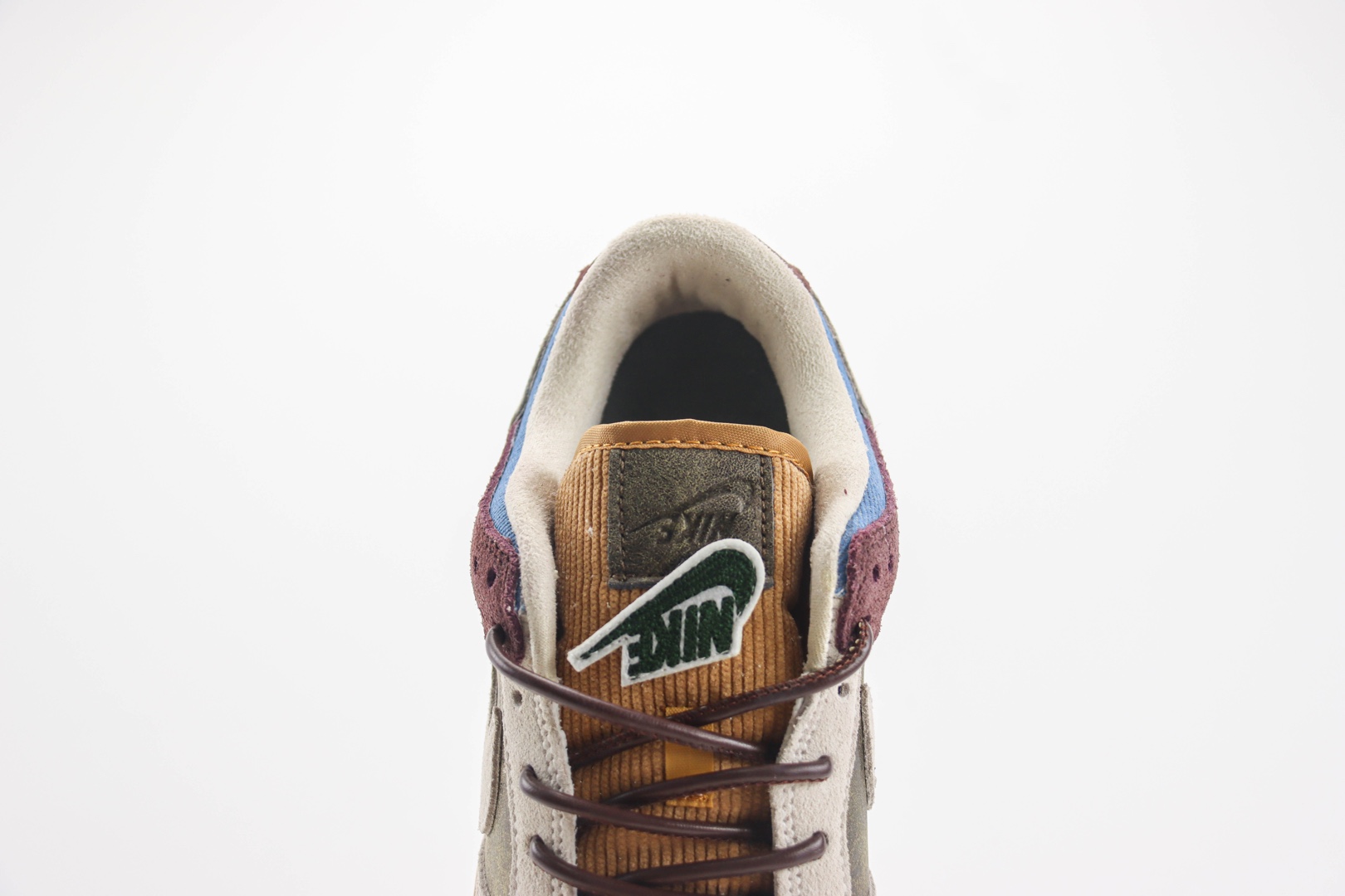 耐克Nike SB Dunk Low纯原版本低帮SB Dunk米灰棕拼接麂皮滑板板鞋 莆田耐克货源 货号:HQ3459-212
