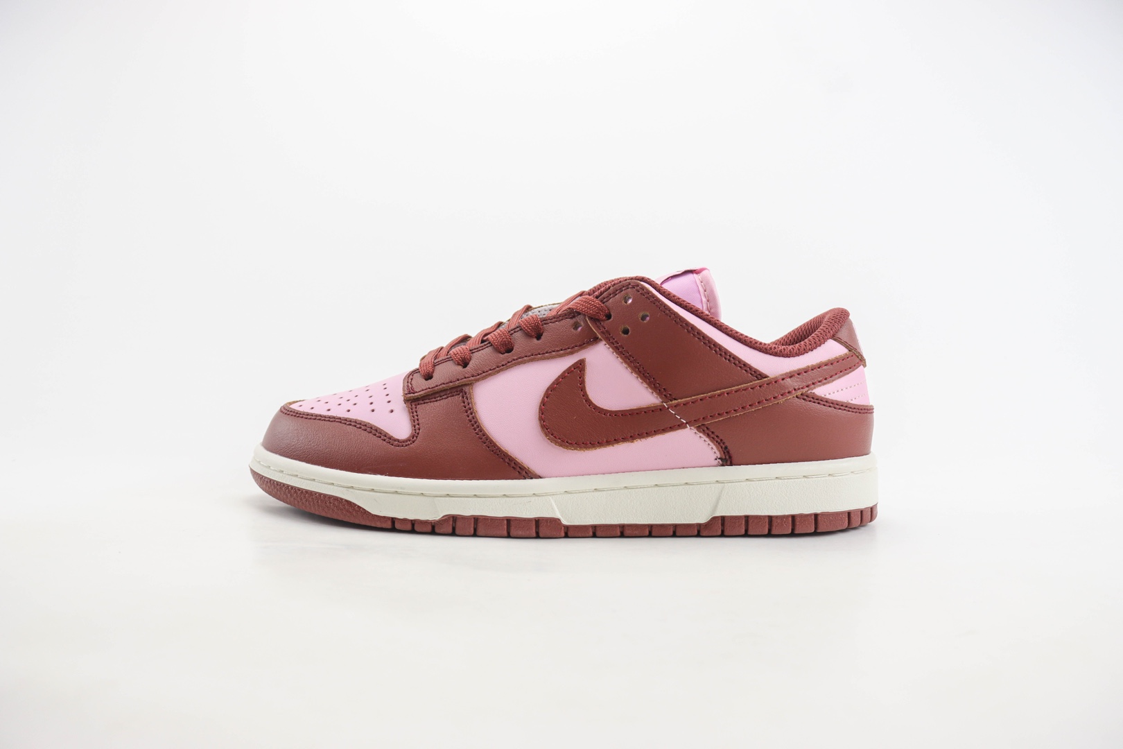 耐克Nike SB Dunk Low纯原版本低帮SB Dunk粉酒红滑板板鞋 莆田耐克货源 货号:DD1873-114