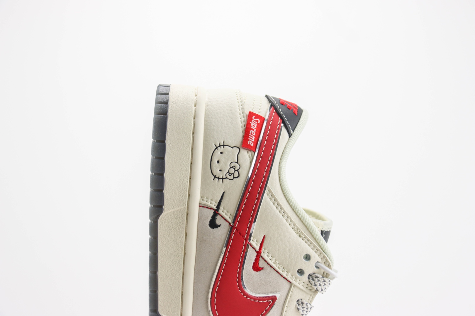耐克Nike SB Dunk Low纯原版本低帮SB Dunk白灰Hello Kitty凯蒂猫滑板板鞋 莆田天花板Dunk 货号:XY1688-018